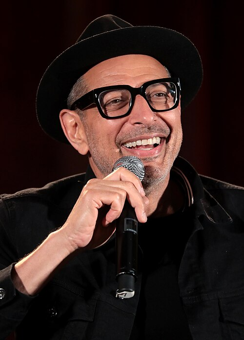 Jeff Goldblum speaking at Phoenix Fan Fusion in 2019